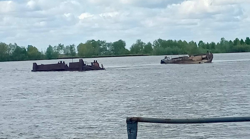 Омские пескодобытчики грузят недра Иртыша до подтопления баржи Омские пескодобытчики грузят недра Иртыша до подтопления баржи