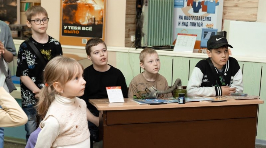 Общество Юных омичей познакомили с историей пожарной охраны города