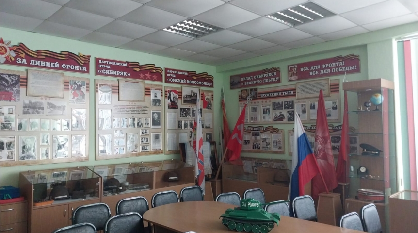 Новости образования Дмитрий Сахань помог восстановить музей боевой славы в омской СОШ № 106
