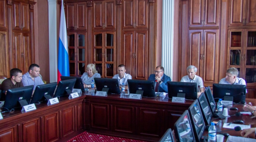 Главное Депутаты областного парламента рассмотрели законопроект о патриотическом воспитании в регионе