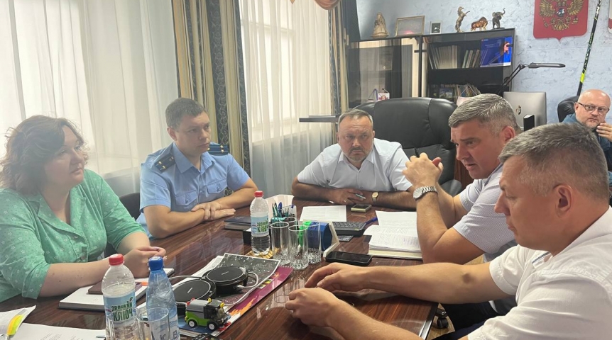 Глава Омского района Долматов провел совещание по вопросам водоснабжения села Лузино Глава Омского района Долматов провел совещание по вопросам водоснабжения села Лузино
