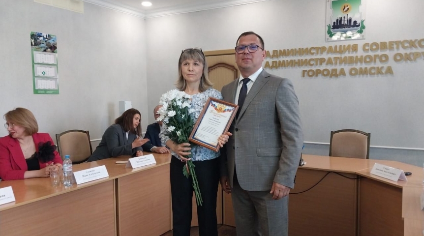 Общество Вице-спикер горсовета Дмитрий Сахань наградил активистов омских КТОСов