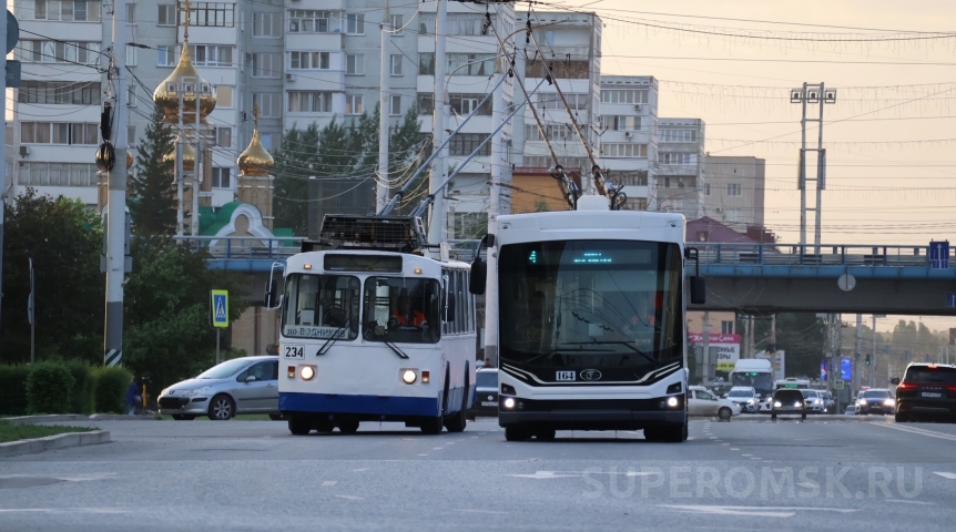 Общество Омичам рассказали о причинах переполненного транспорта и подорожания проезда