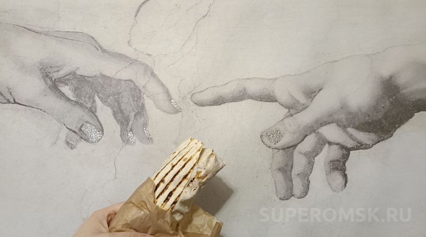 Общество Приостановили работу популярной омской шаурмячной из-за антисанитарии