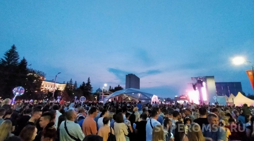 Общество После Дня молодежи омичи принялись искать друг друга