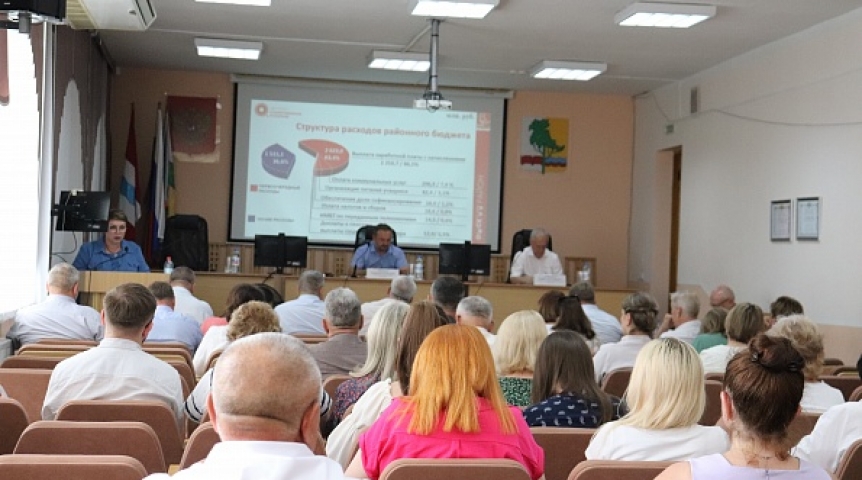В Омском районе провели публичные слушания по бюджету