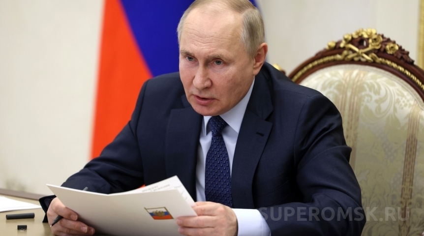 Общество Президент Путин присвоил трем омичам почетные звания