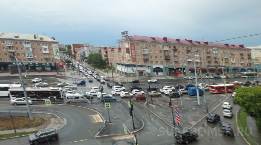В Омске после мощного урагана скопились жуткие пробки и ДТП В Омске после мощного урагана скопились жуткие пробки и ДТП