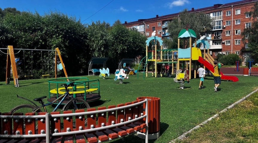 Город Власти Омска показали красочные дворы ЦАО