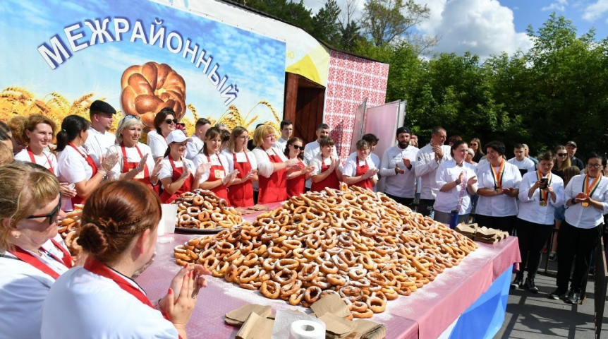 В омском Калачинске установили рекорд на День города В омском Калачинске установили рекорд на День города
