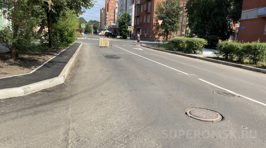 Город В Омске утвердят предел зазора между люками и дорогой
