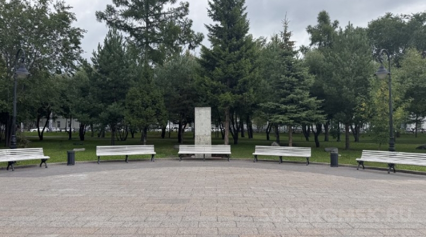 Город В Омске начали ставить памятник Дзержинскому