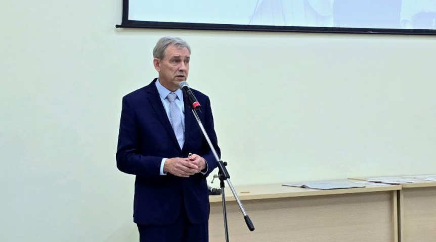 Главное Спикер областного парламента Александр Артемов поблагодарил организаторов выставки «Забвению не подлежит»