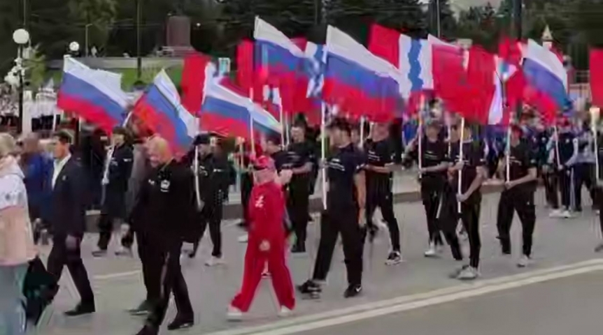 Новости спорта В Омске провели парад в честь Дня физкультурника