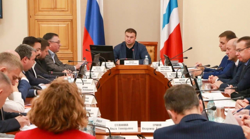 Омский губернатор Хоценко провел штаб по ключевым стройкам региона Омский губернатор Хоценко провел штаб по ключевым стройкам региона