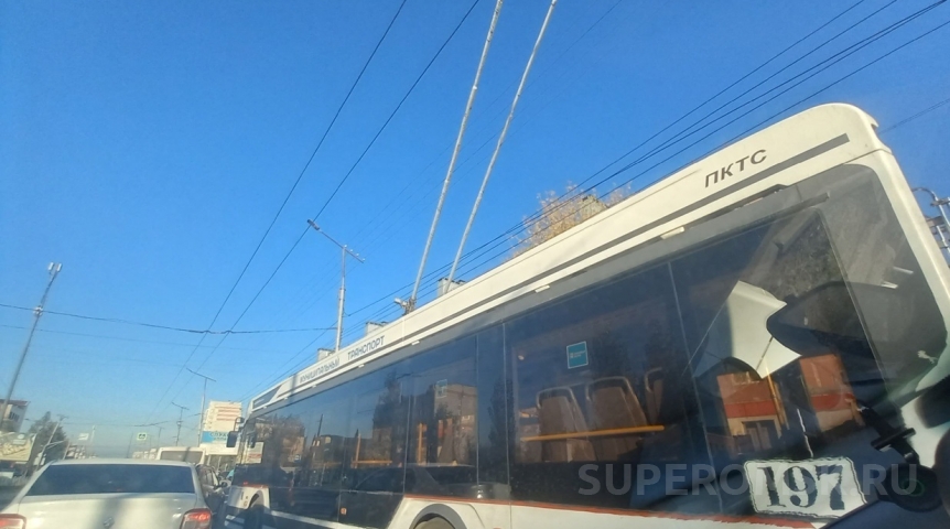 Общество С похолоданием в Омске скопились жуткие пробки и встал транспорт