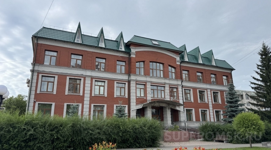 Здание банка возле омского СКК Блинова вызвало ажиотаж среди коммерсантов Здание банка возле омского СКК Блинова вызвало ажиотаж среди коммерсантов