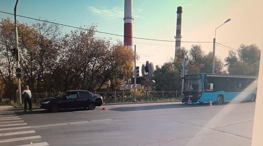 В ДТП с автобусом в Омске пострадали пассажиры В ДТП с автобусом в Омске пострадали пассажиры