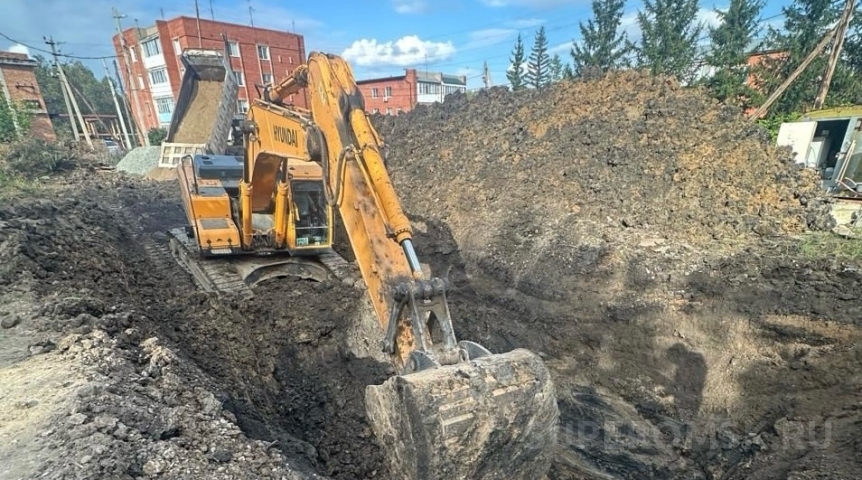 В селе под Омском круглосуточно устраняют аварию на водопроводе В селе под Омском круглосуточно устраняют аварию на водопроводе