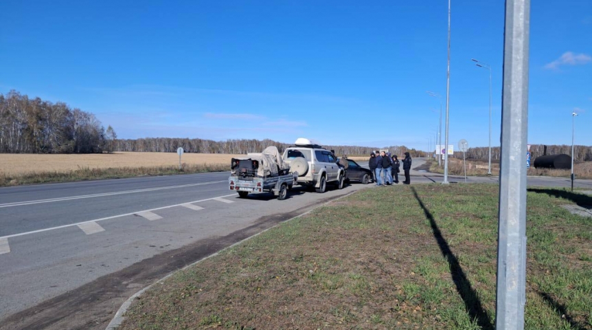 Появились кадры с места стрельбы в сторону сотрудника ФСБ в Омской области
