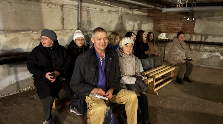 Активистов омского КТОСа обучили укрытию в подвале на случай угрозы атаки Активистов омского КТОСа обучили укрытию в подвале на случай угрозы атаки