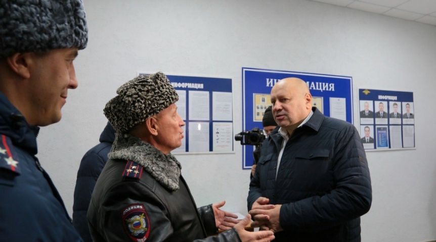 Власть Мэр Омска Сергей Шелест открыл участковый пункт полиции после капремонта