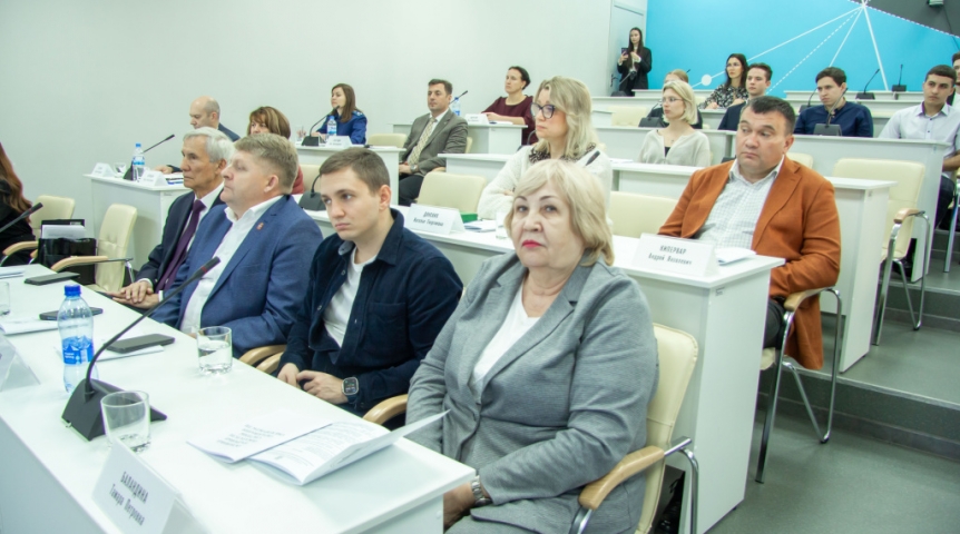 Главное Депутатам областного парламента представили кандидатов на стипендию имени Варнавского