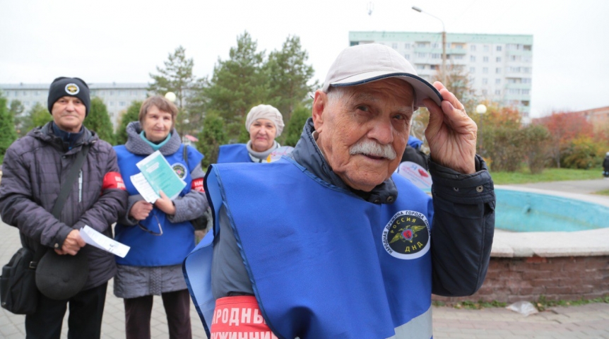 Общество Мэр Шелест поздравил уважаемого омского дружинника с 93-летием