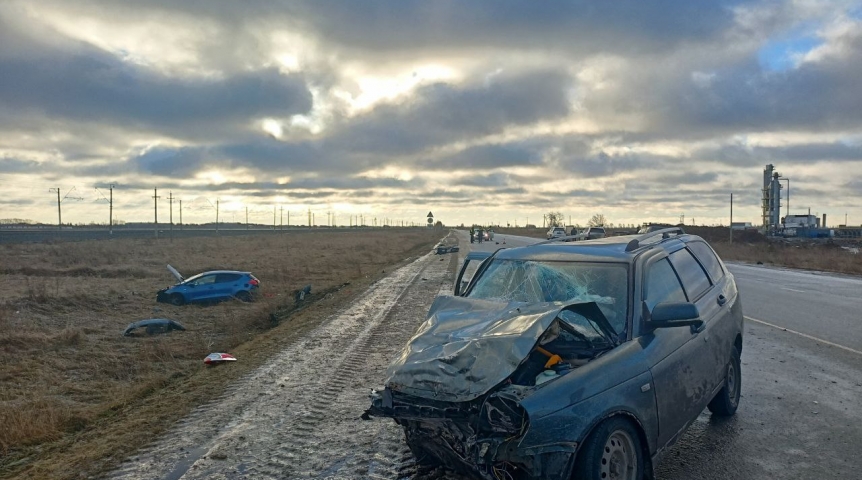 Происшествия в Омске Маленькая девочка погибла в аварии на трассе под Омском