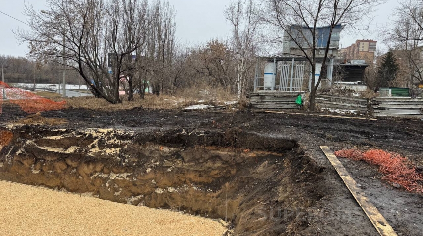 В Омске при строительстве нового корпуса КМХЦ нашли остатки снесенного дома В Омске при строительстве нового корпуса КМХЦ нашли остатки снесенного дома