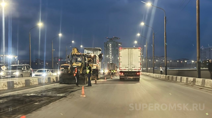 Общество Фрунзенский мост в Омске вновь покрывается ямами