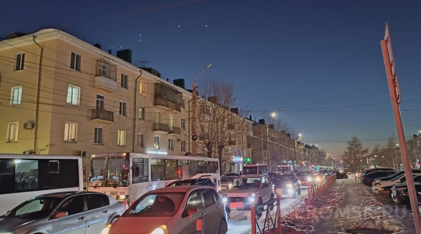 Автоновости В гололедном Омске скопились жуткие пробки