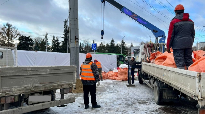 Подземный переход в центре Омска начали разбирать Подземный переход в центре Омска начали разбирать