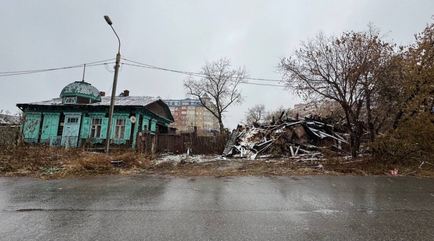 Город После пожара в Омске снесли старинный дом со звездами Давида