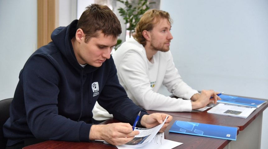 Общество Сотрудники Омского НПЗ сдали «Географический диктант»