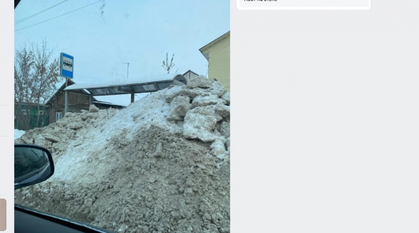 Общество В Омске автобусную остановку засыпали снегом под крышу