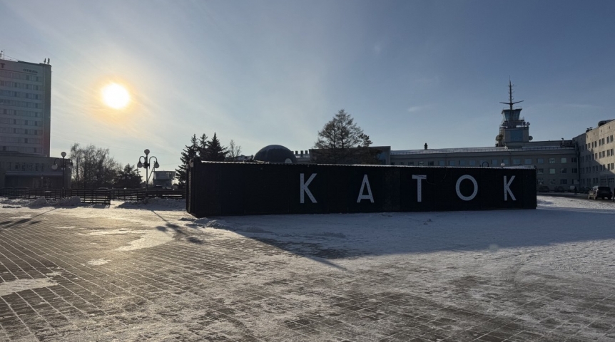 Общество На площади Бухгольца в Омске вновь готовят каток вокруг «Державы»