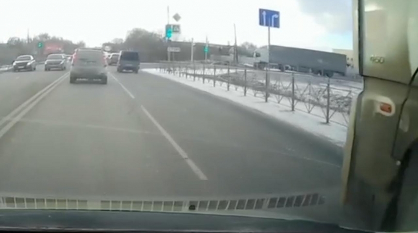Общество Омичка поделилась болью от езды по правилам в городе