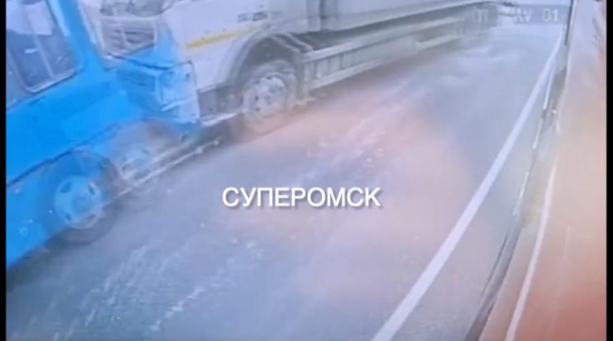 Происшествия в Омске ДТП с шестью погибшими в омском автобусе попало на видеорегистратор