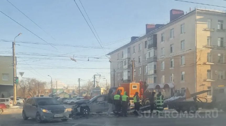 Происшествия в Омске ДТП на рельсах сковало движение трамваев в Омске