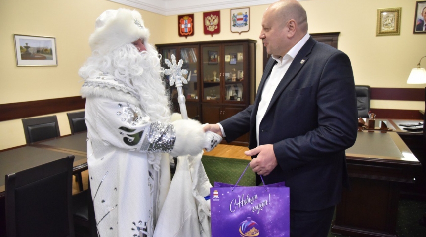 Общество Мэр Омска Шелест принял участие в акции «Елка желаний»
