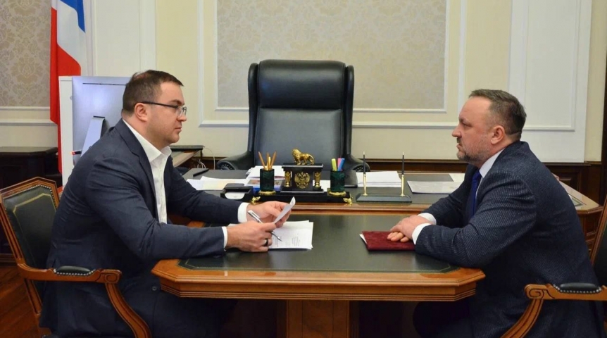 Губернатор Хоценко провел встречу с главой Омского района Долматовым Губернатор Хоценко провел встречу с главой Омского района Долматовым