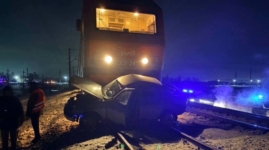 Происшествия в Омске В Омской области грузовой поезд снес автомобиль: водитель погиб