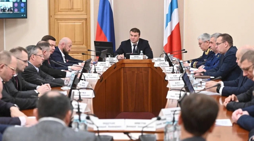 Власть Омский губернатор Хоценко потребовал сократить сроки устранения аварий на сетях во время морозов