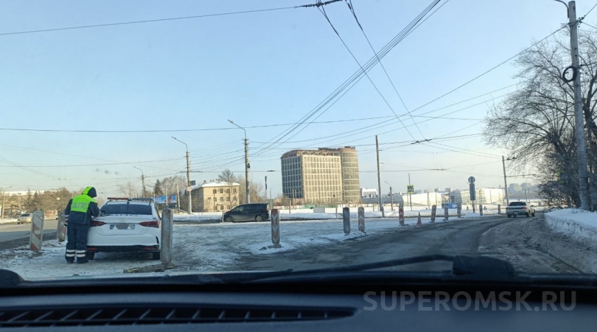 Автоновости Приставы забрали у омичей шесть машин на излюбленной точке