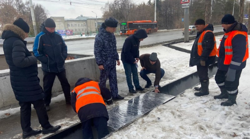 Омских заключенных привлекли на борьбу с потопом
