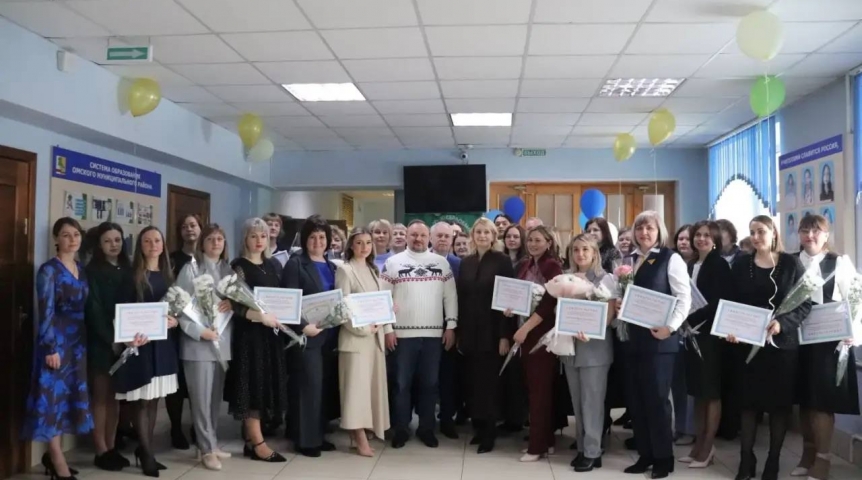 Важное Геннадий Долматов провел открытие электронной Доски почета работников образования Омского района