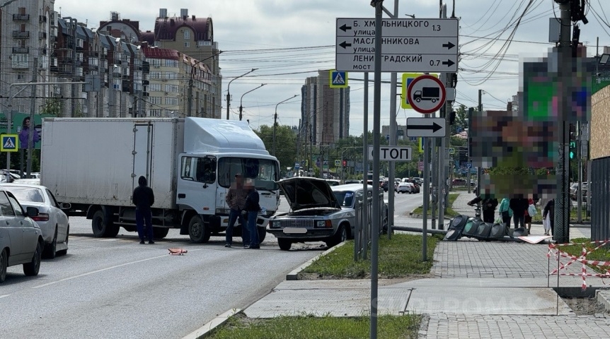 Перекресток в центре Омска назвали самым аварийным в стране Перекресток в центре Омска назвали самым аварийным в стране