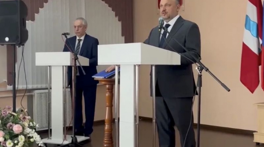 Власть Долматов присягнул Омскому району: текст
