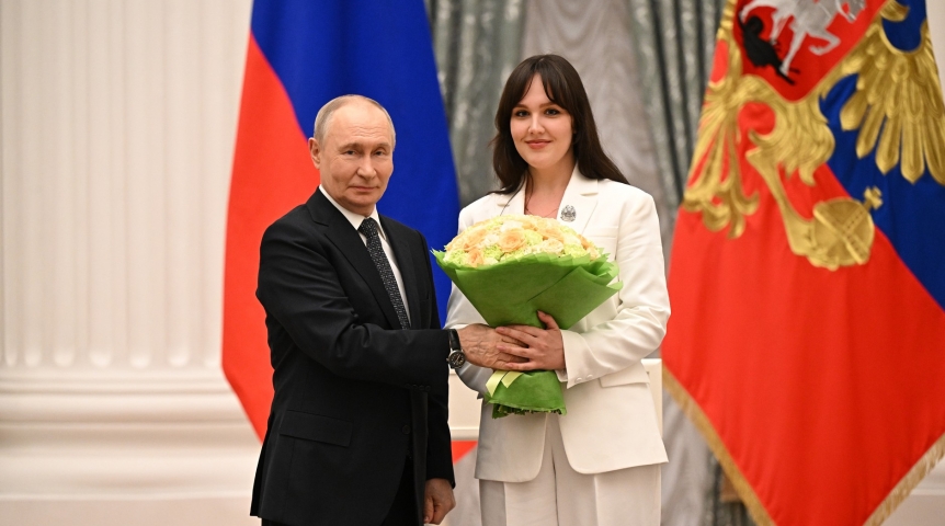 Президент Путин в Москве наградил выпускницу омской Шебалинки Президент Путин в Москве наградил выпускницу омской Шебалинки